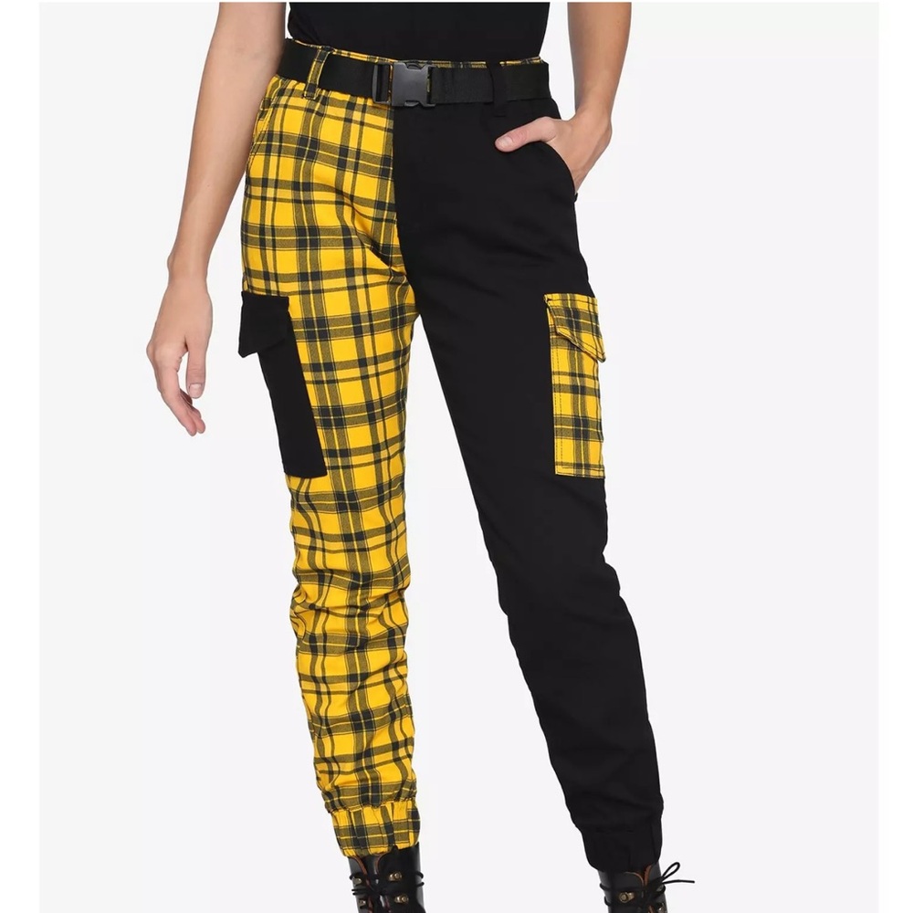 NWT Hot Topic Black & Yellow Plaid Split Cargo Jogger Pants size small